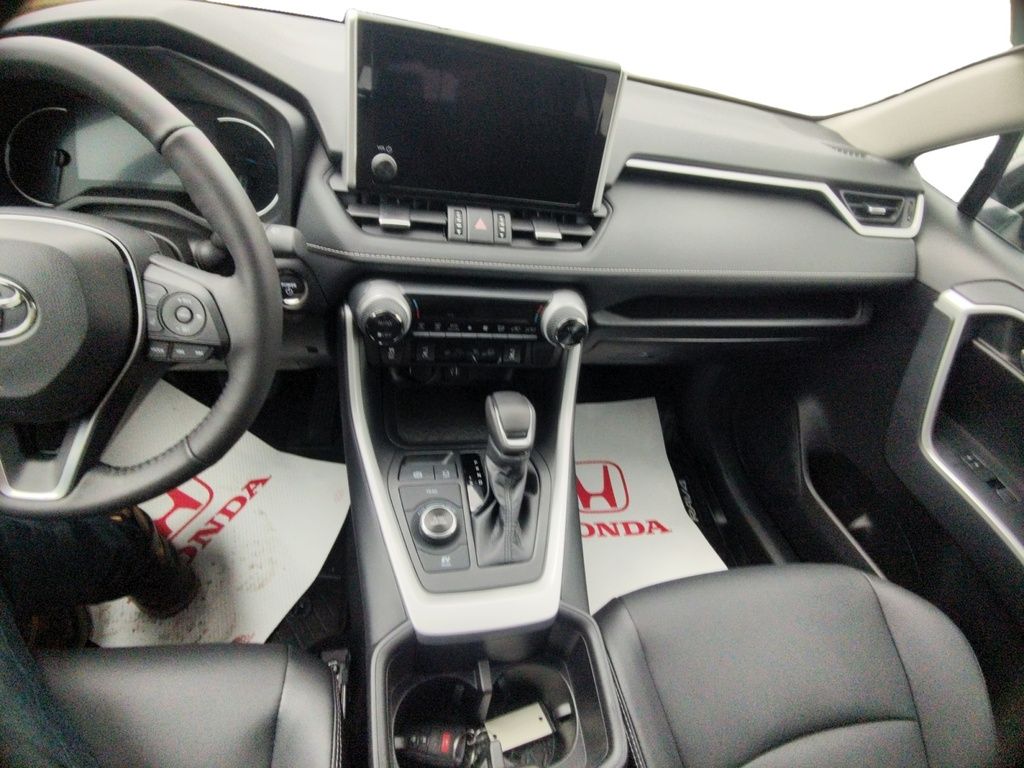 Toyota RAV4 HYBRID XLE 2025