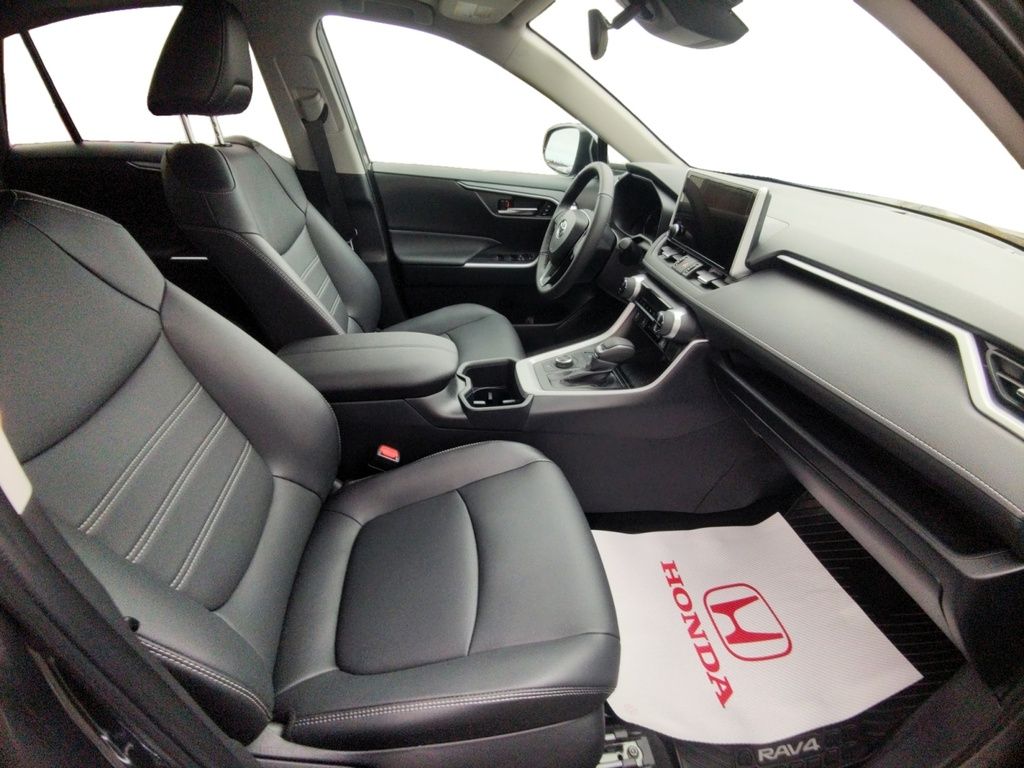 Toyota RAV4 HYBRID XLE 2025