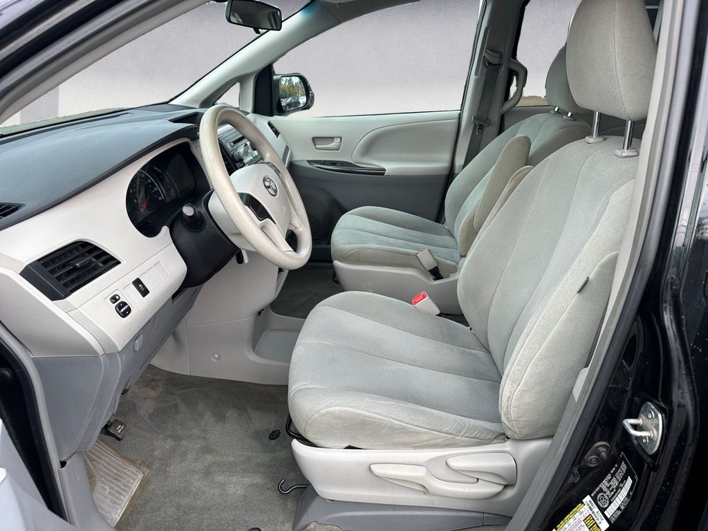 Toyota Sienna BASE 2014