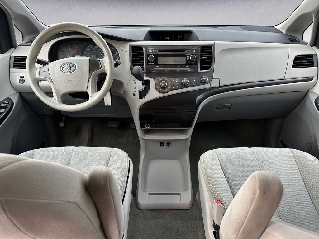 Toyota Sienna BASE 2014