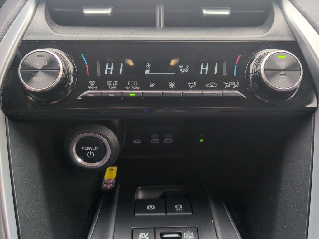 2024 Toyota Venza LE AWD - HYBRID !!