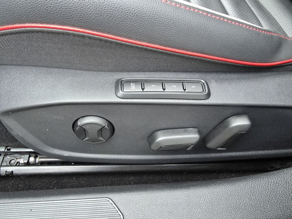 2023 Volkswagen Golf GTI PERFORMANCE