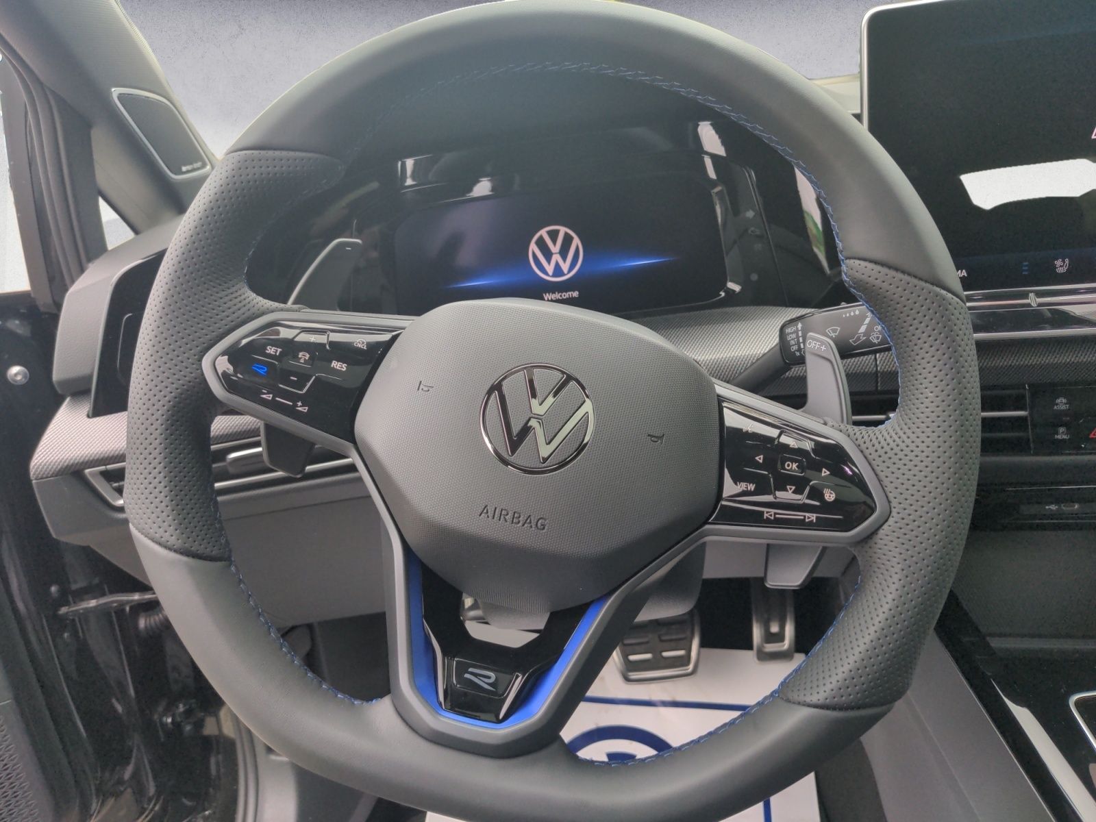2025 Volkswagen Golf R BASE