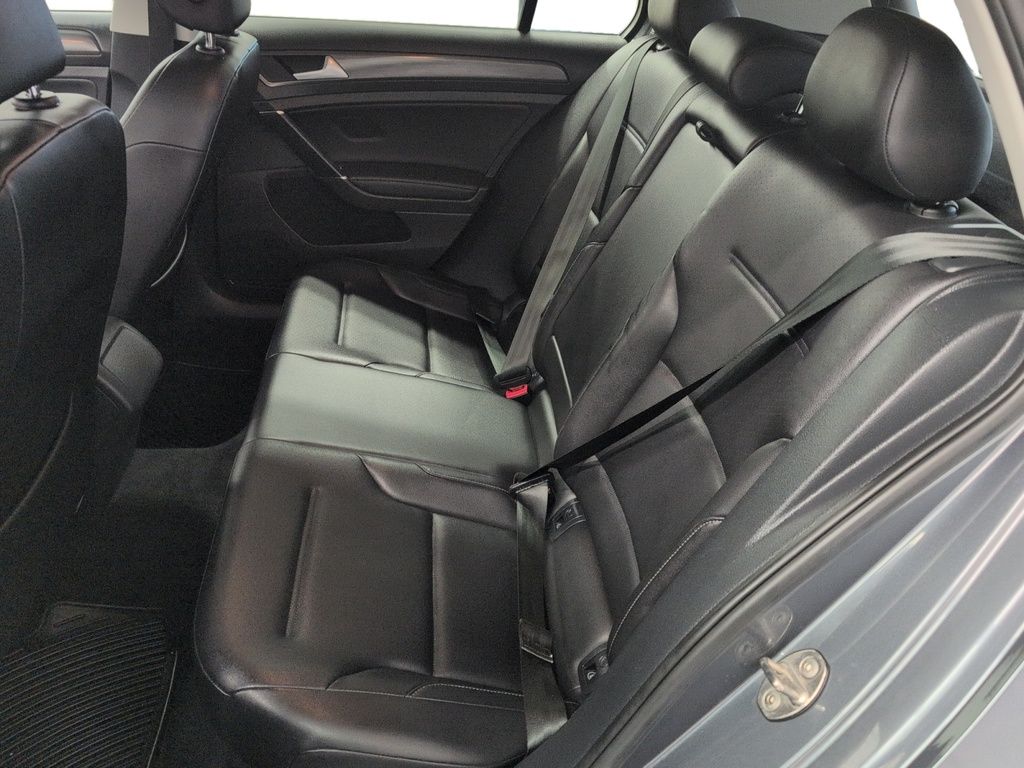 2019 Volkswagen Golf Highline, Leather, Sunroof!