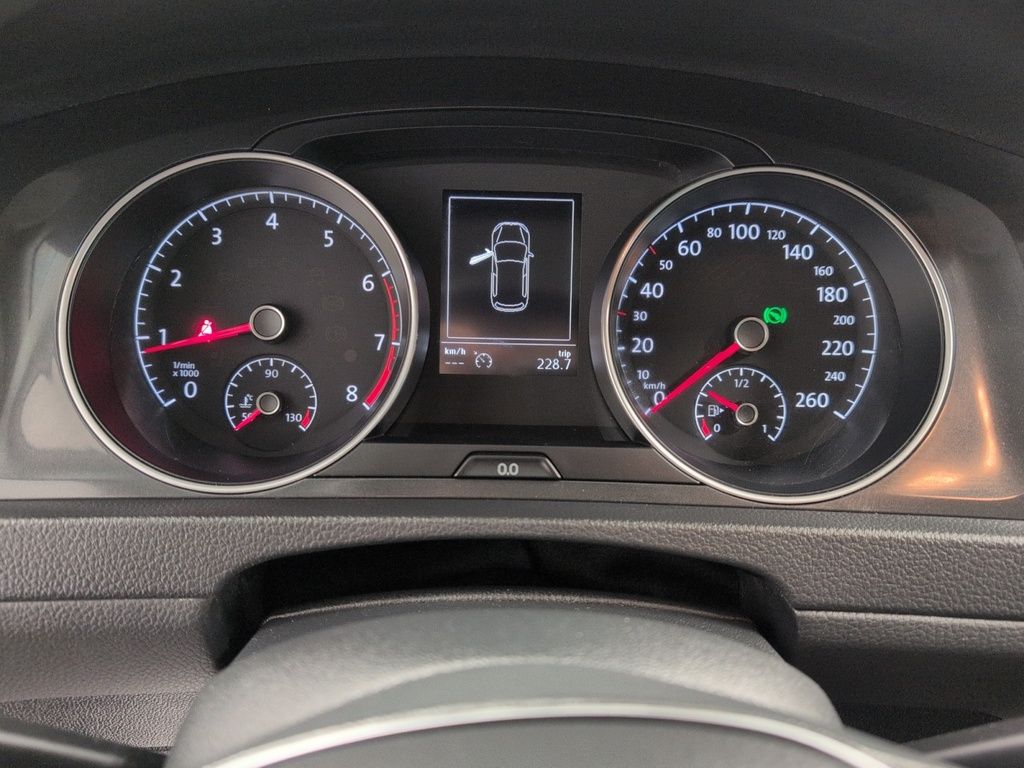 2019 Volkswagen Golf Highline, Leather, Sunroof!