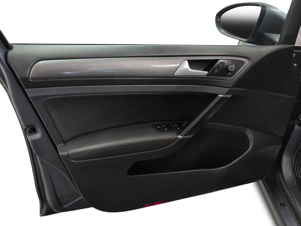 2019 Volkswagen Golf Highline, Leather, Sunroof!