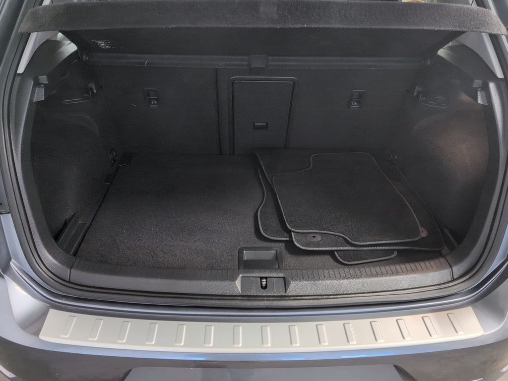 2019 Volkswagen Golf Highline, Leather, Sunroof!