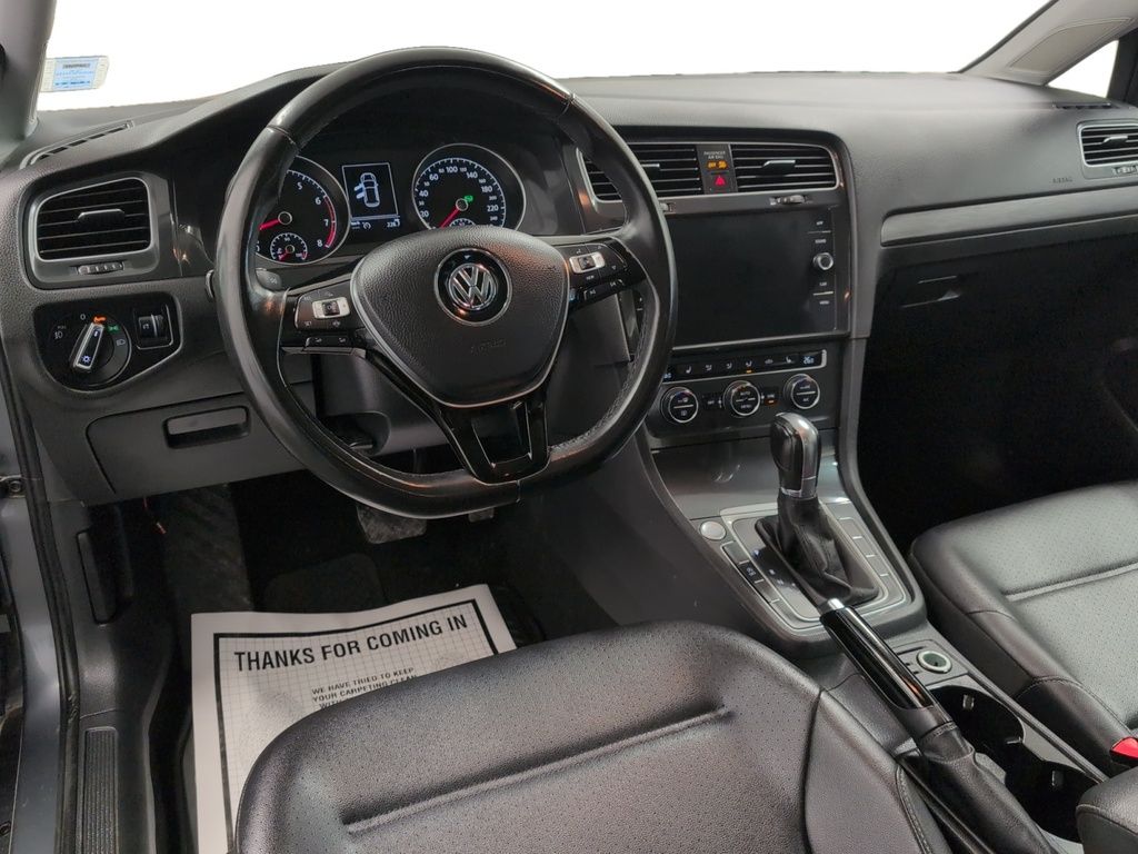 2019 Volkswagen Golf Highline, Leather, Sunroof!