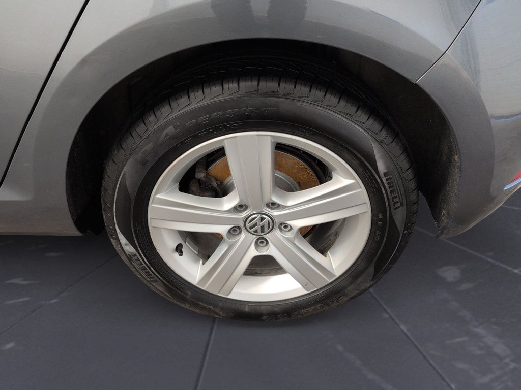 2019 Volkswagen Golf Highline, Leather, Sunroof!