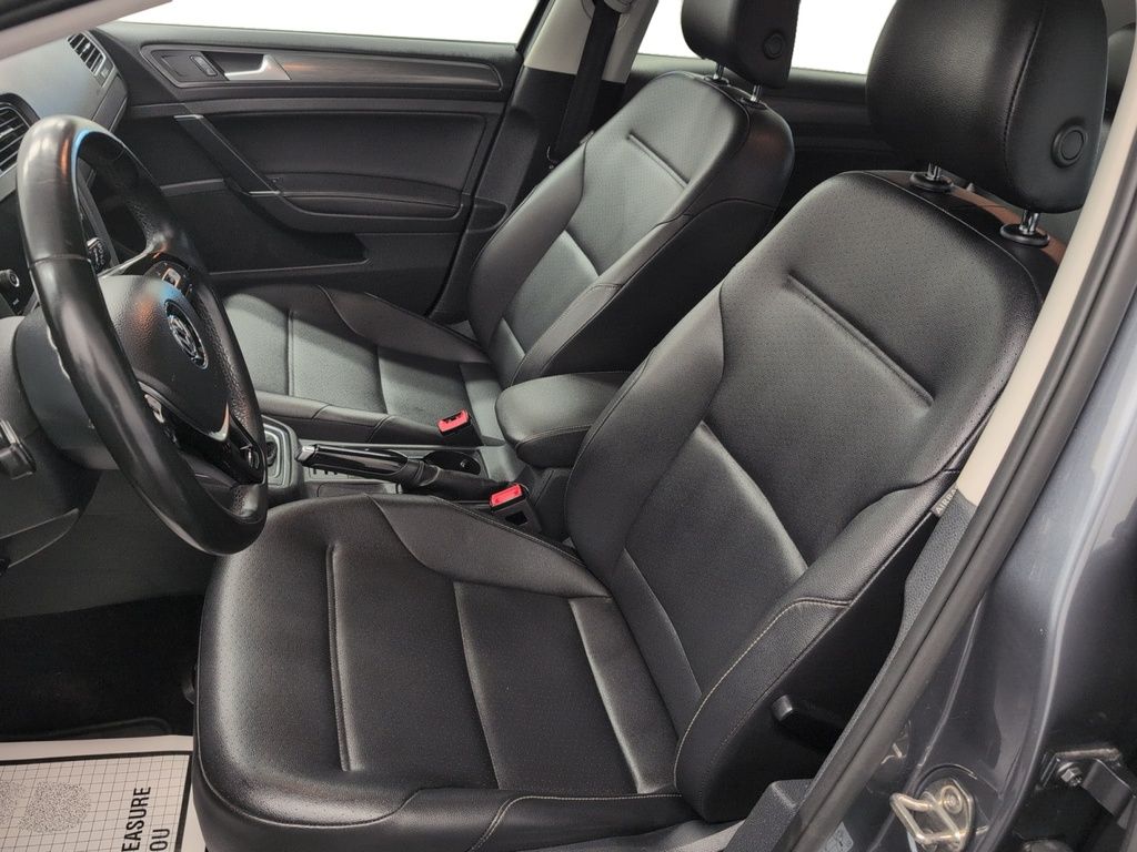 2019 Volkswagen Golf Highline, Leather, Sunroof!