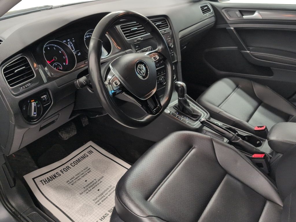 2019 Volkswagen Golf Highline, Leather, Sunroof!