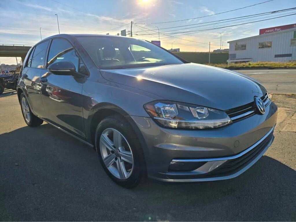 2019 Volkswagen Golf Highline, Leather, Sunroof!