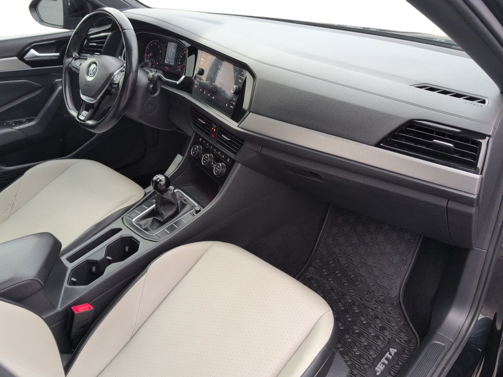 2019 Volkswagen Jetta R-Line 6 Speed Manual! Leather, Sunroof!