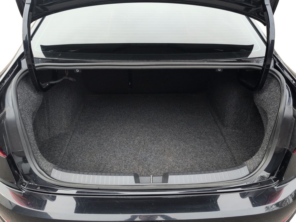 2019 Volkswagen Jetta R-Line 6 Speed Manual! Leather, Sunroof!