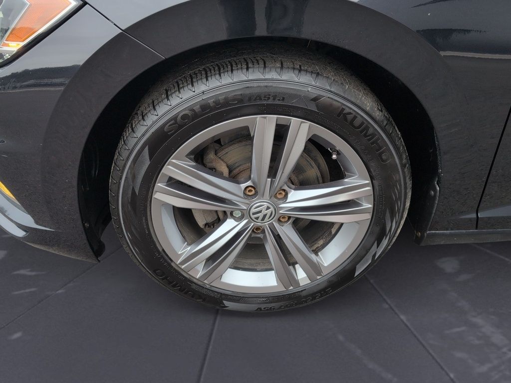 2019 Volkswagen Jetta R-Line 6 Speed Manual! Leather, Sunroof!