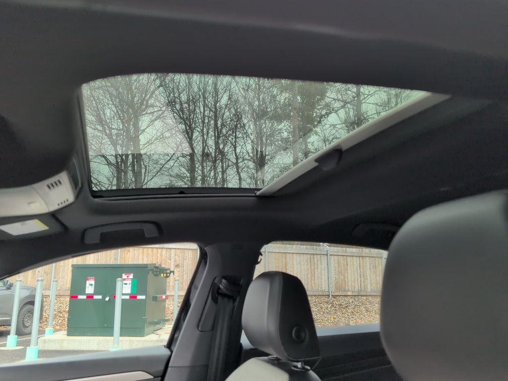 2019 Volkswagen Jetta R-Line 6 Speed Manual! Leather, Sunroof!