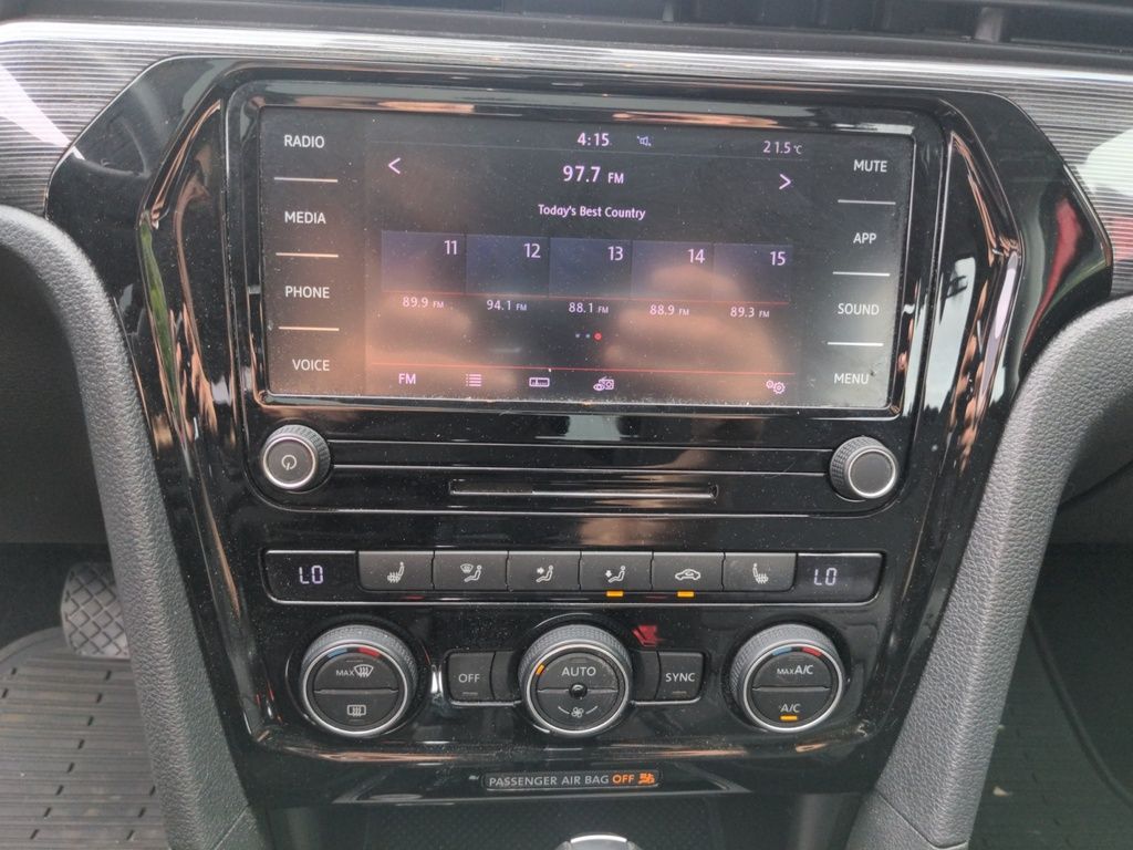 2021 Volkswagen Passat LOW KMS!! Only 40,000KMS