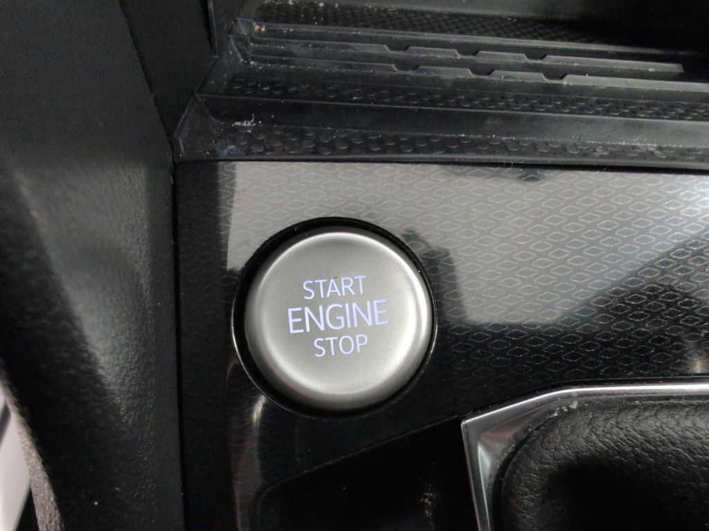 2025 Volkswagen Taos Black Edition 4MOTION