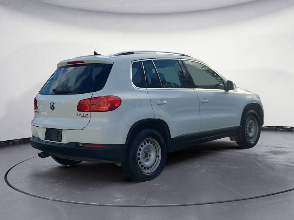 Volkswagen Tiguan S 2015