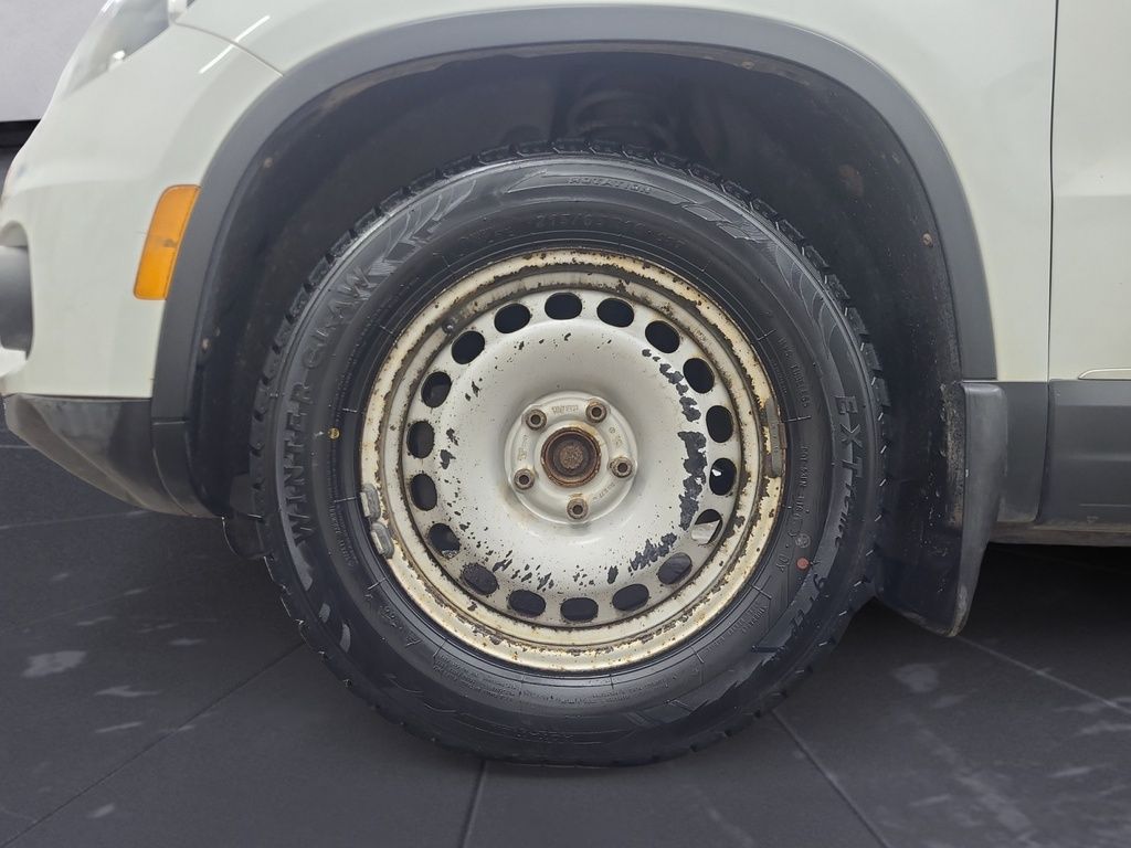 Volkswagen Tiguan S 2015