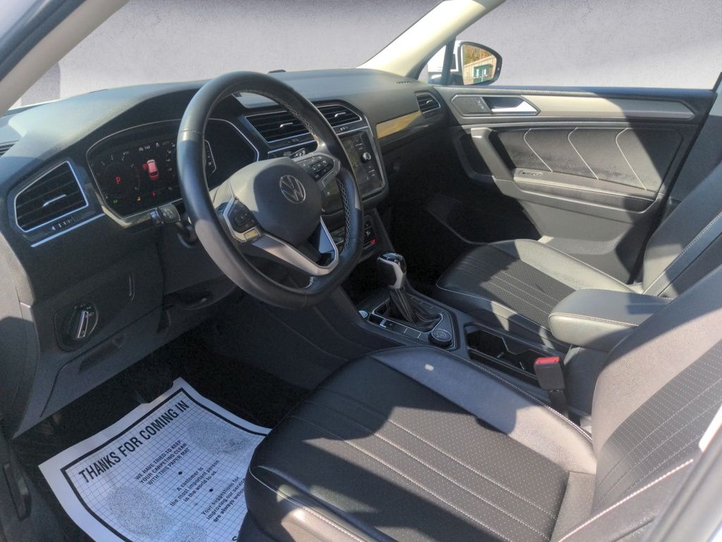 2024 Volkswagen Tiguan Comfortline AWD - Leather, Sunroof & Remote Start!