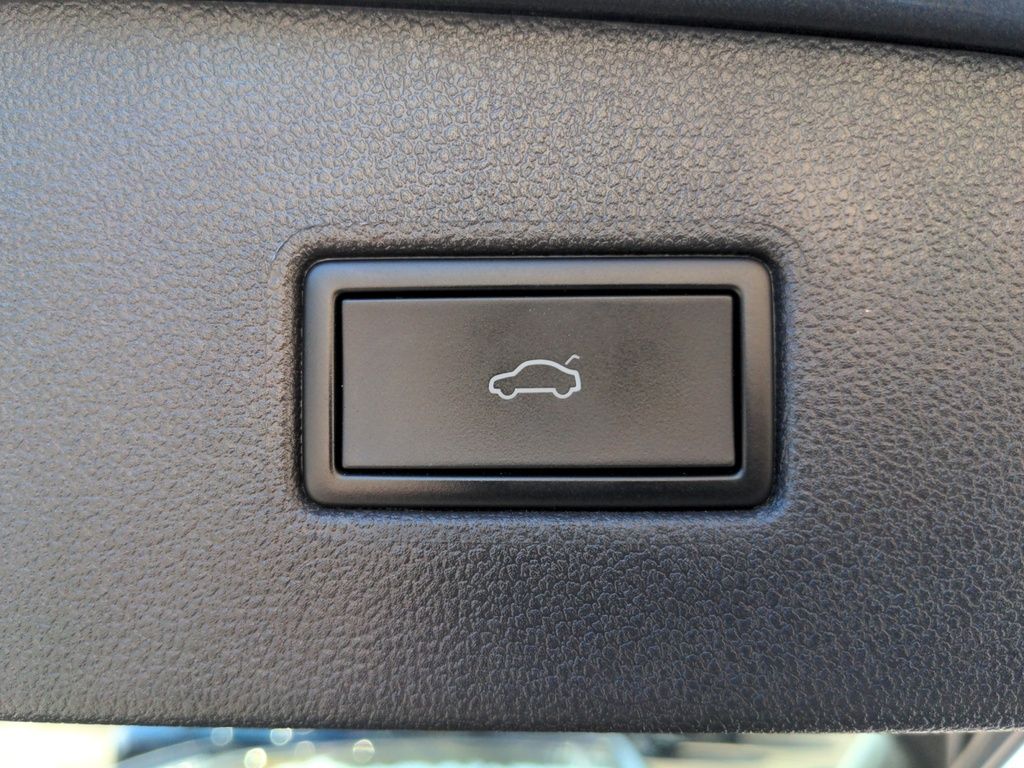 2024 Volkswagen Tiguan Comfortline AWD - Leather, Sunroof & Remote Start!