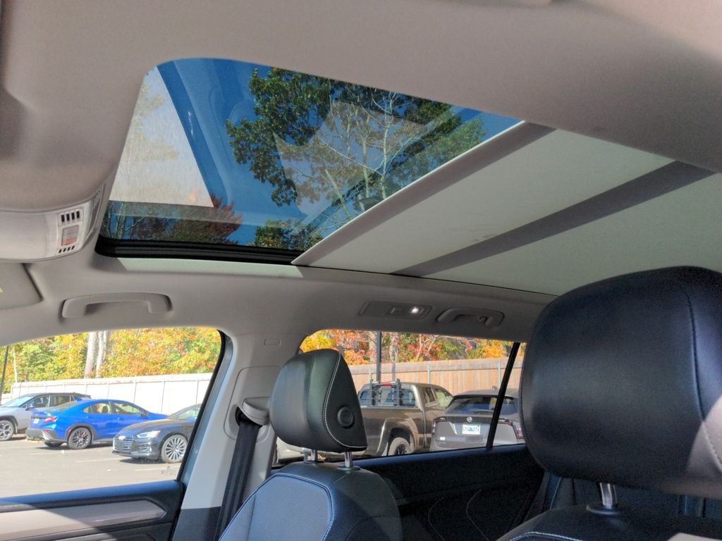 Volkswagen Tiguan Comfortline AWD - Leather, Sunroof & Remote Start! 2024