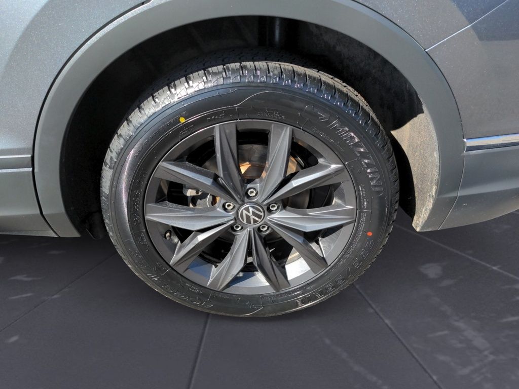 Volkswagen Tiguan Comfortline AWD - Leather, Sunroof & Remote Start! 2024