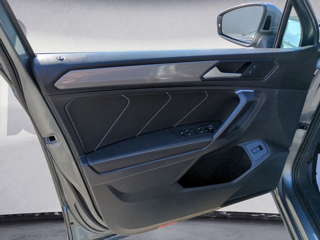 Volkswagen Tiguan Comfortline AWD - Leather, Sunroof & Remote Start! 2024