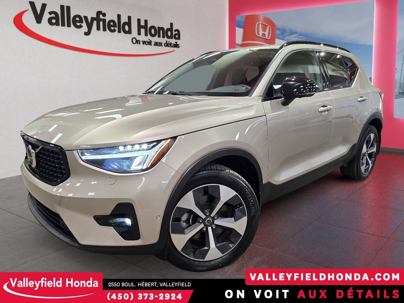 2023 Volvo XC40 Ultimate Dark Theme