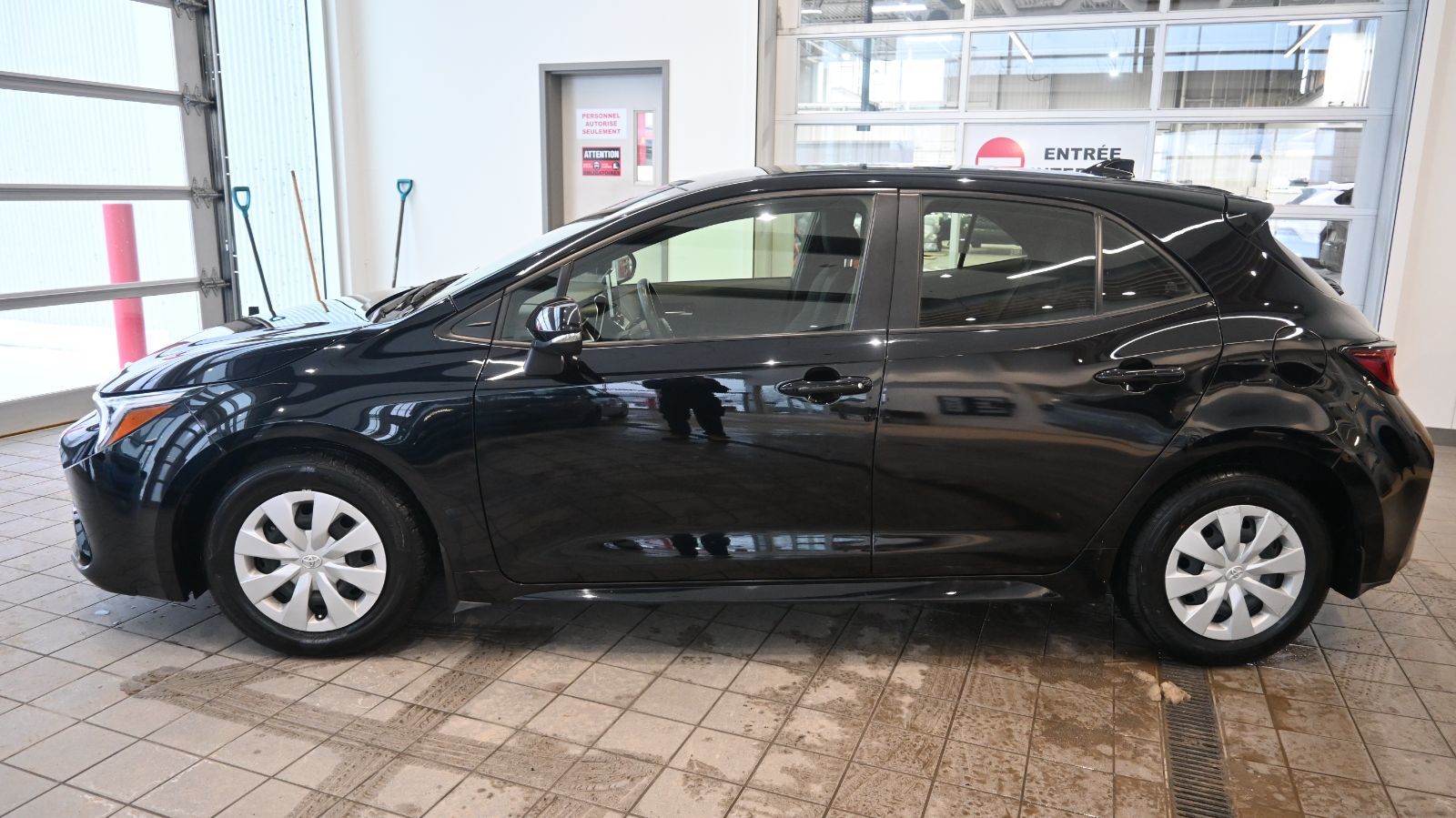 2023 Toyota Corolla S photo 3