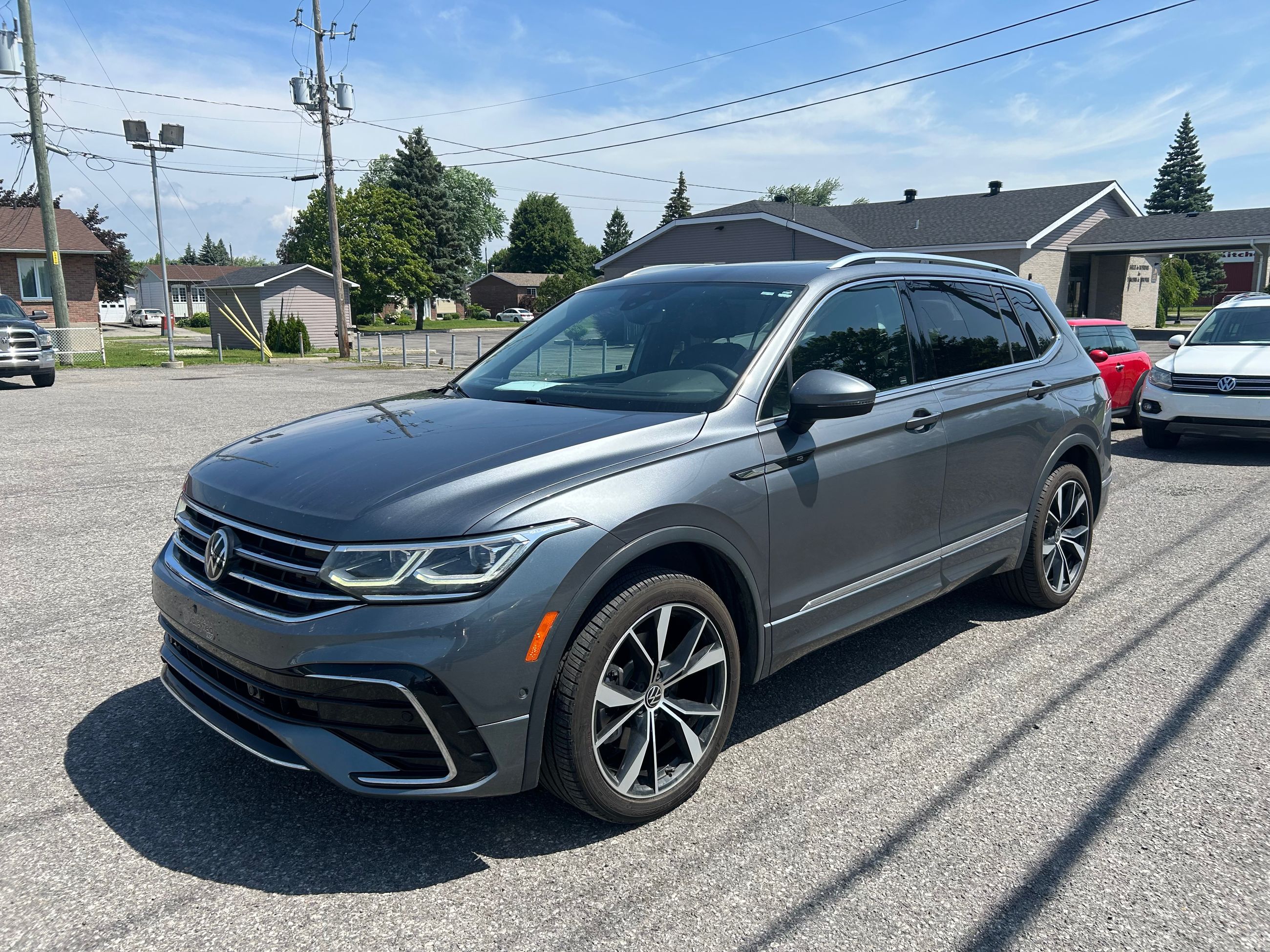 2022 Volkswagen Tiguan Highline R-Line+CUIR+TOIT PANO+APPLE CONNECT *ACCIDENT FREE*