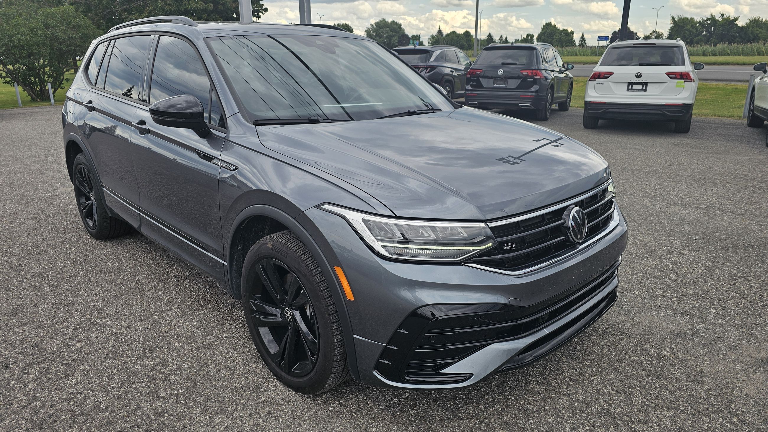 2024 Volkswagen Tiguan Comfortline R-Line Black Edition No accidents, 4motion, Pano sunroof