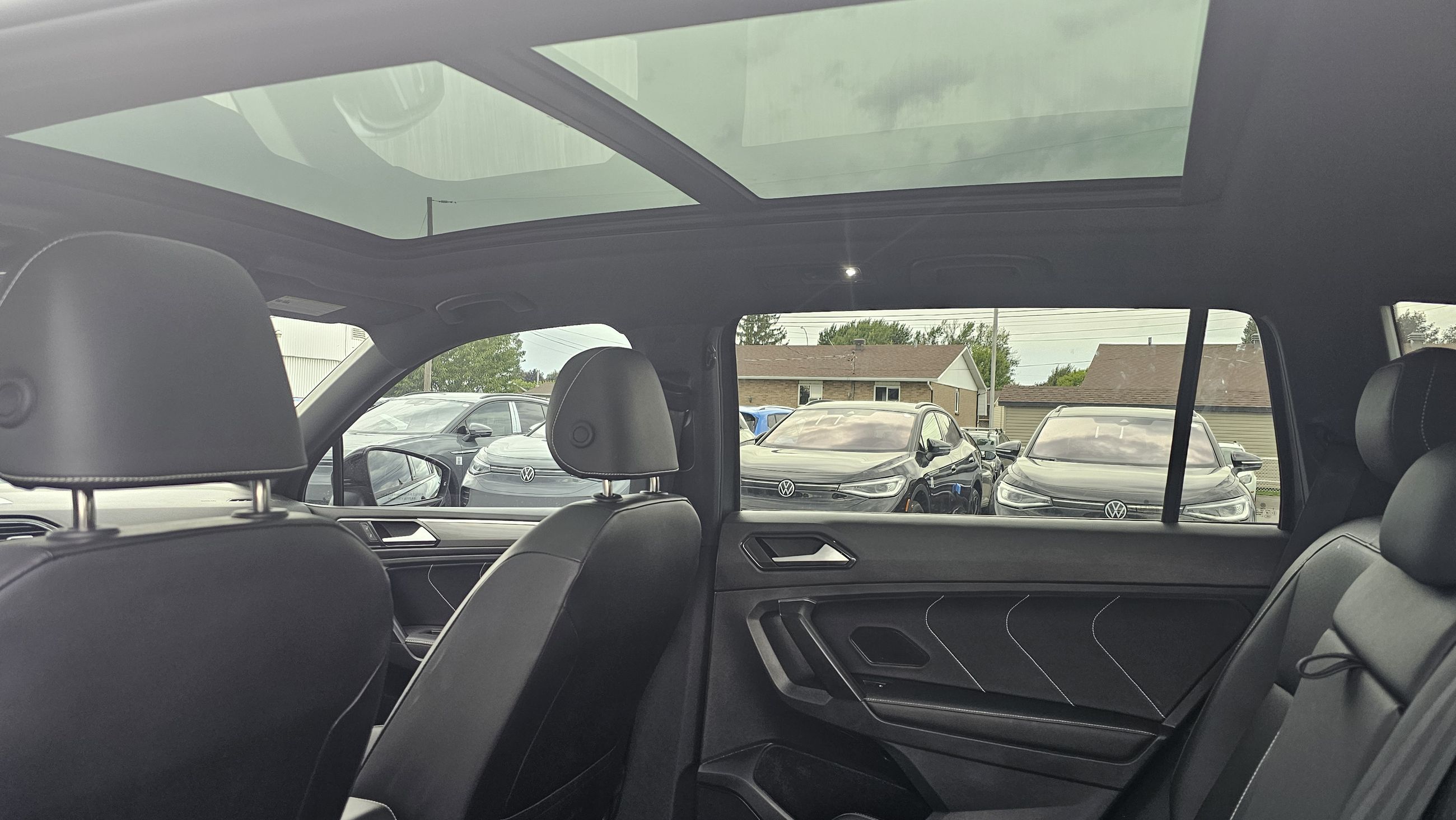 2024 Volkswagen Tiguan Comfortline R-Line Black Edition No accidents, 4motion, Pano sunroof