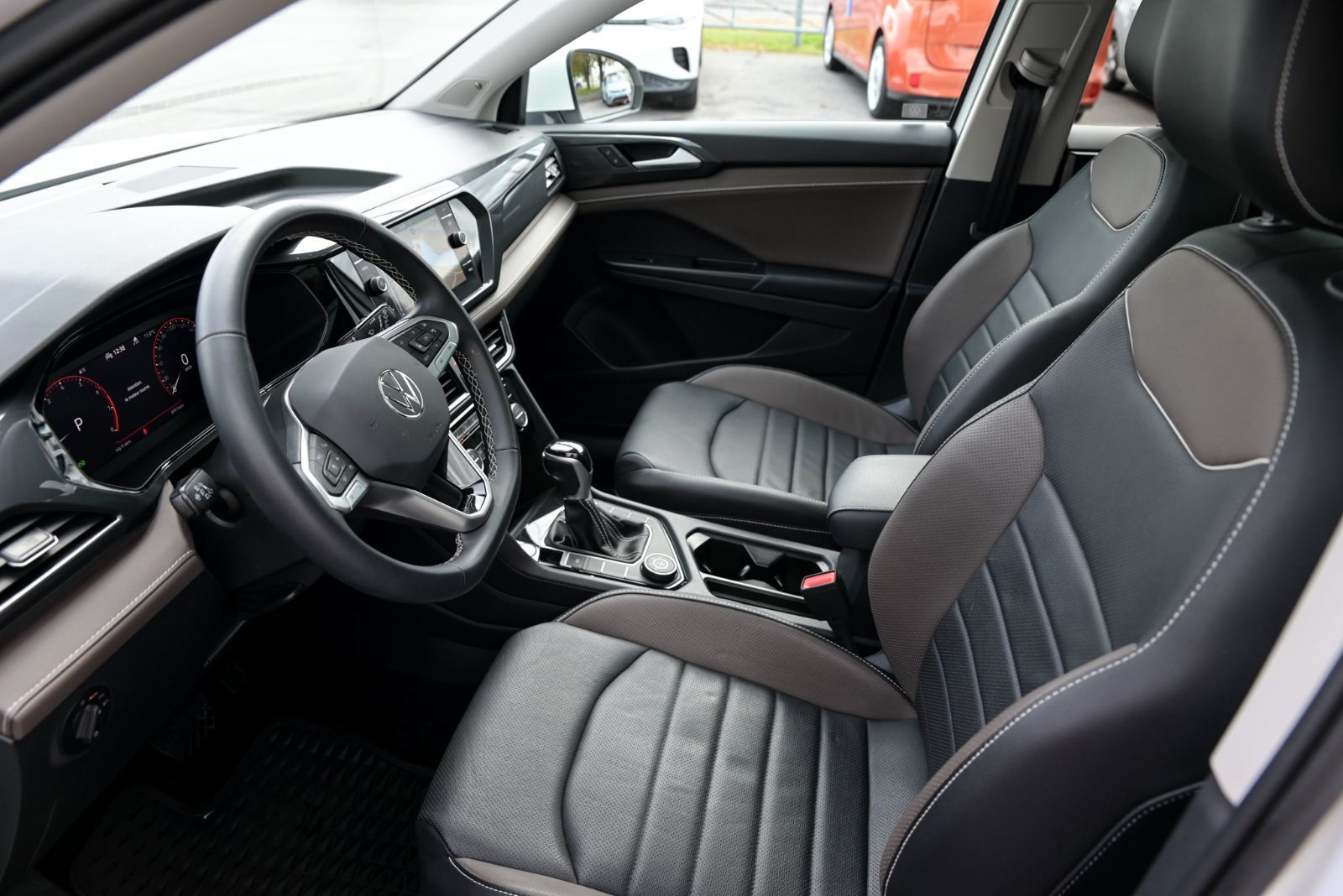 Volkswagen Taos Highline/ 4MOTION, CUIR,TOIT PANO,CARPLAY 2023 AUCUN ACCIDENT, TOUT EQUIPÉ