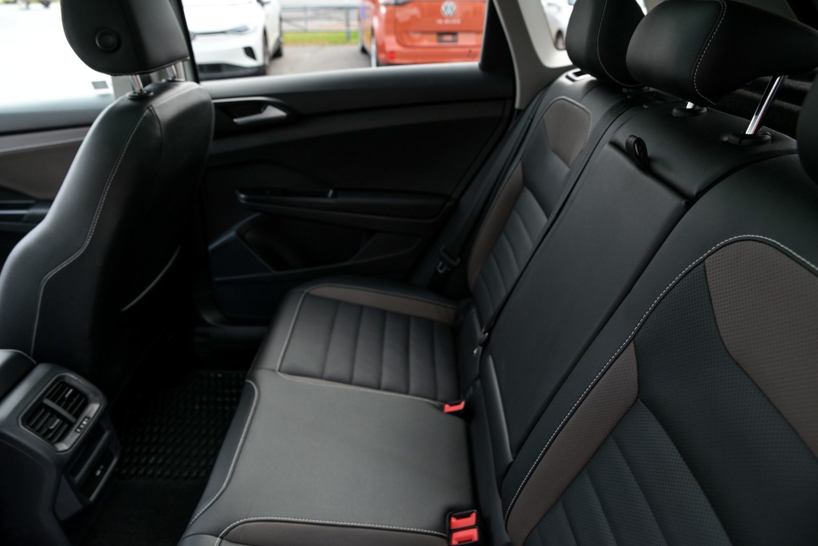 Volkswagen Taos Highline/ 4MOTION, CUIR,TOIT PANO,CARPLAY 2023 AUCUN ACCIDENT, TOUT EQUIPÉ