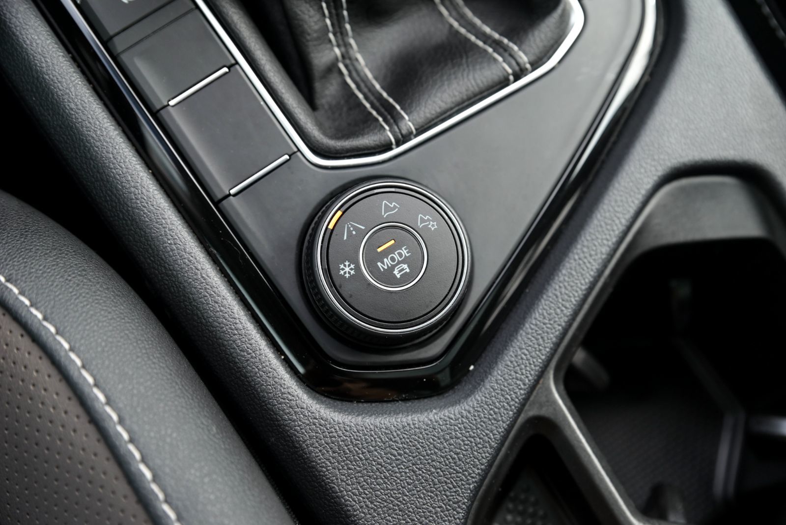 Volkswagen Taos Highline/ 4MOTION, CUIR,TOIT PANO,CARPLAY 2023 AUCUN ACCIDENT, TOUT EQUIPÉ