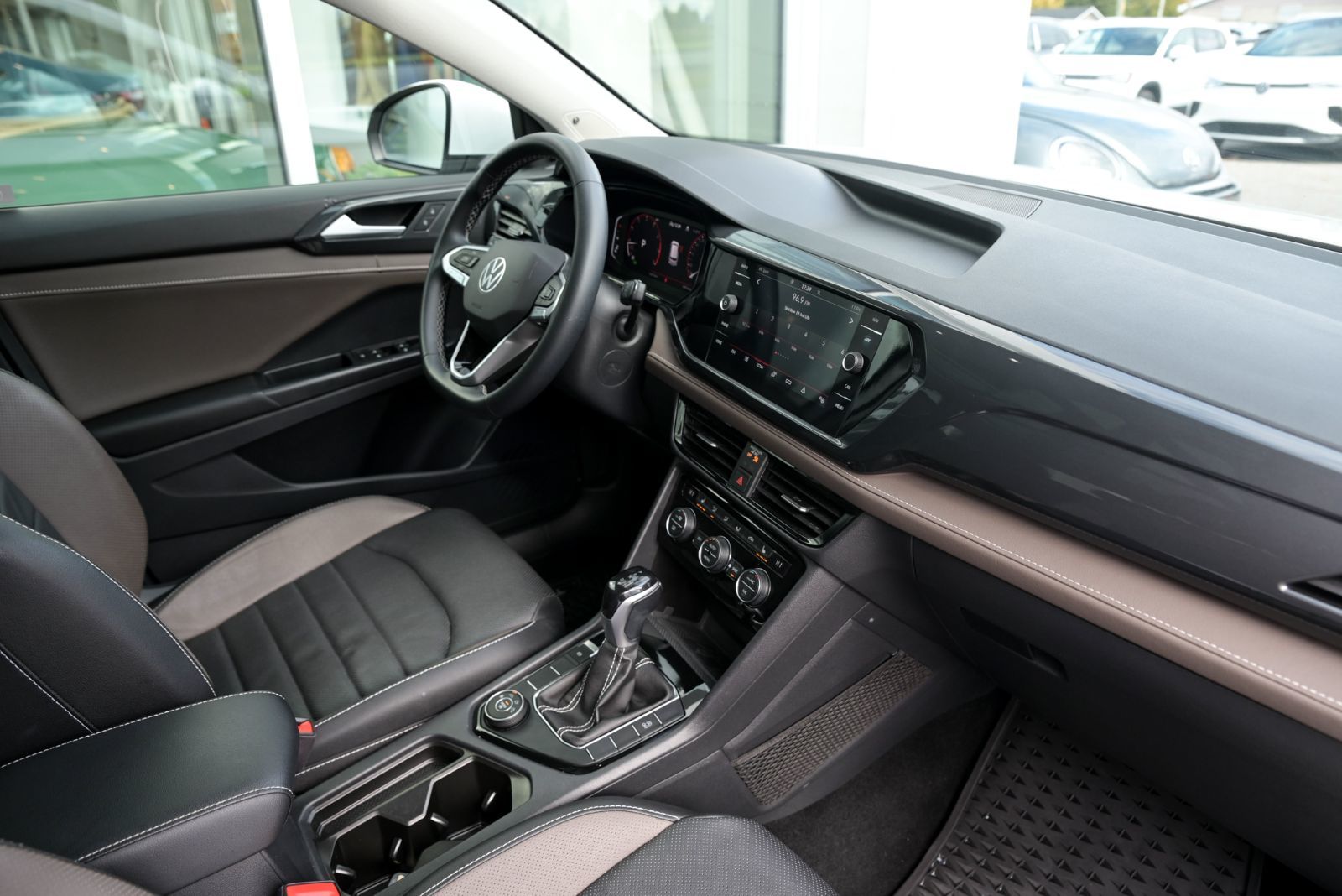 Volkswagen Taos Highline/ 4MOTION, CUIR,TOIT PANO,CARPLAY 2023 AUCUN ACCIDENT, TOUT EQUIPÉ