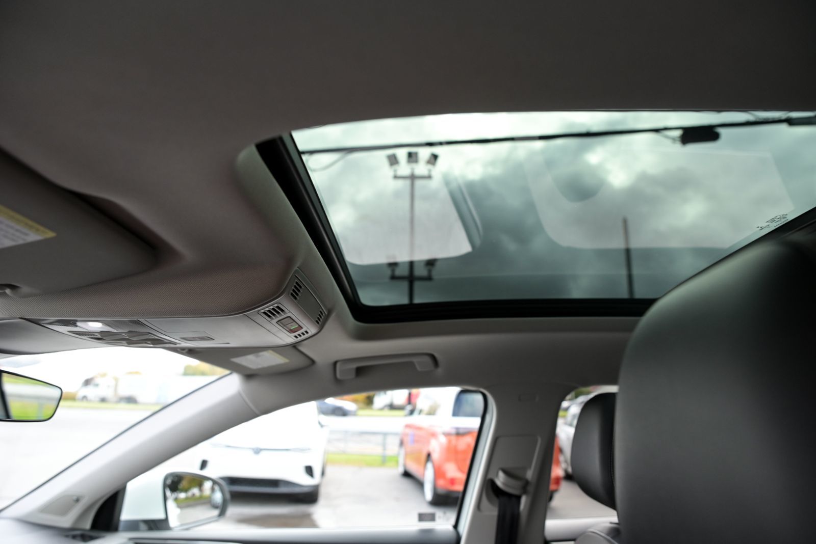 Volkswagen Taos Highline/ 4MOTION, CUIR,TOIT PANO,CARPLAY 2023 AUCUN ACCIDENT, TOUT EQUIPÉ