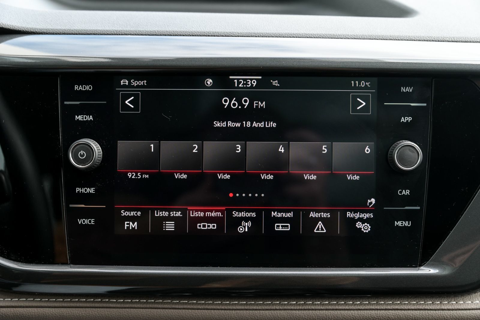 Volkswagen Taos Highline/ 4MOTION, CUIR,TOIT PANO,CARPLAY 2023 AUCUN ACCIDENT, TOUT EQUIPÉ