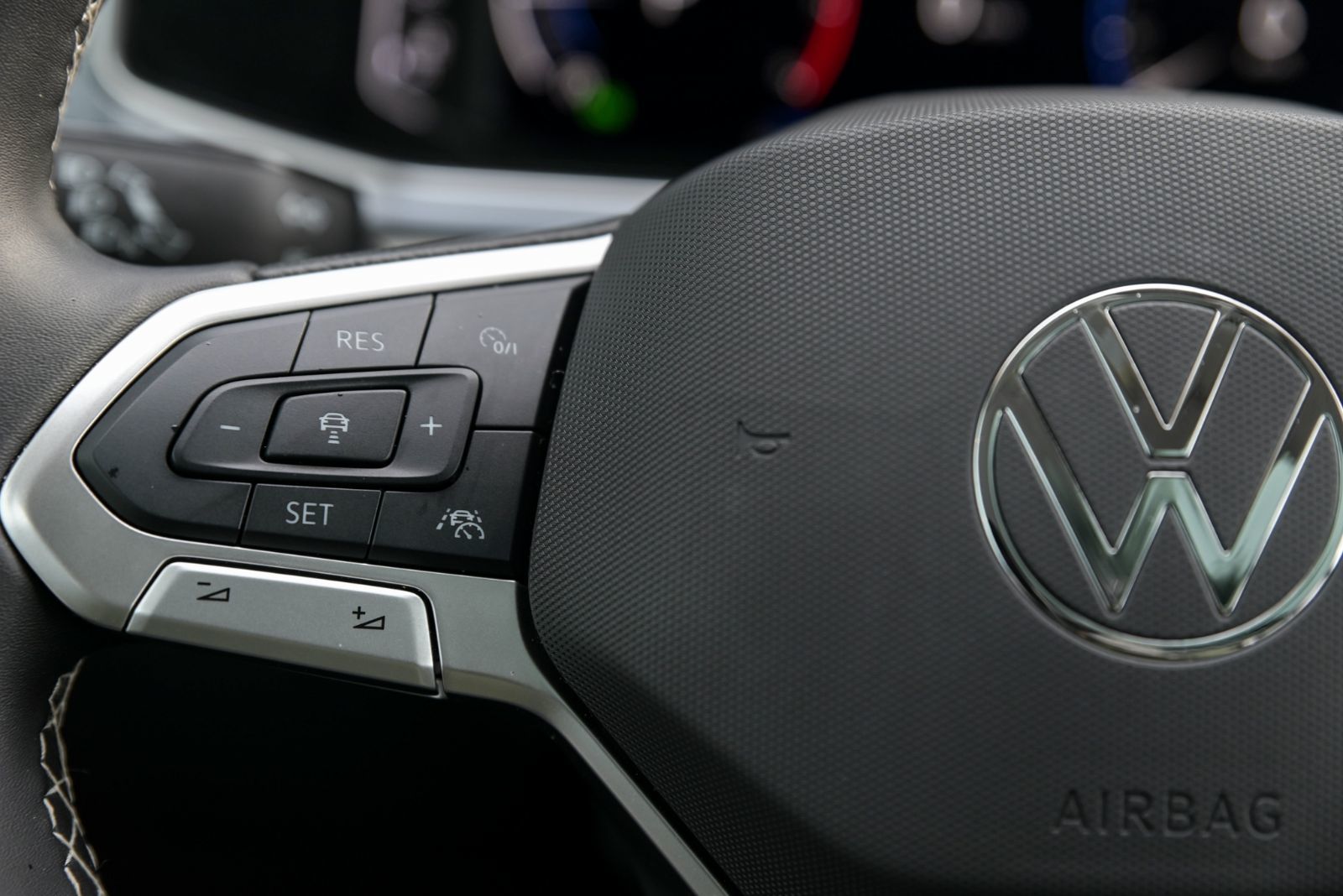 Volkswagen Taos Highline+CUIR+TOIT PANO+APPLE CONNECT 2025 *JAMAIS ACCIDENTÉ*