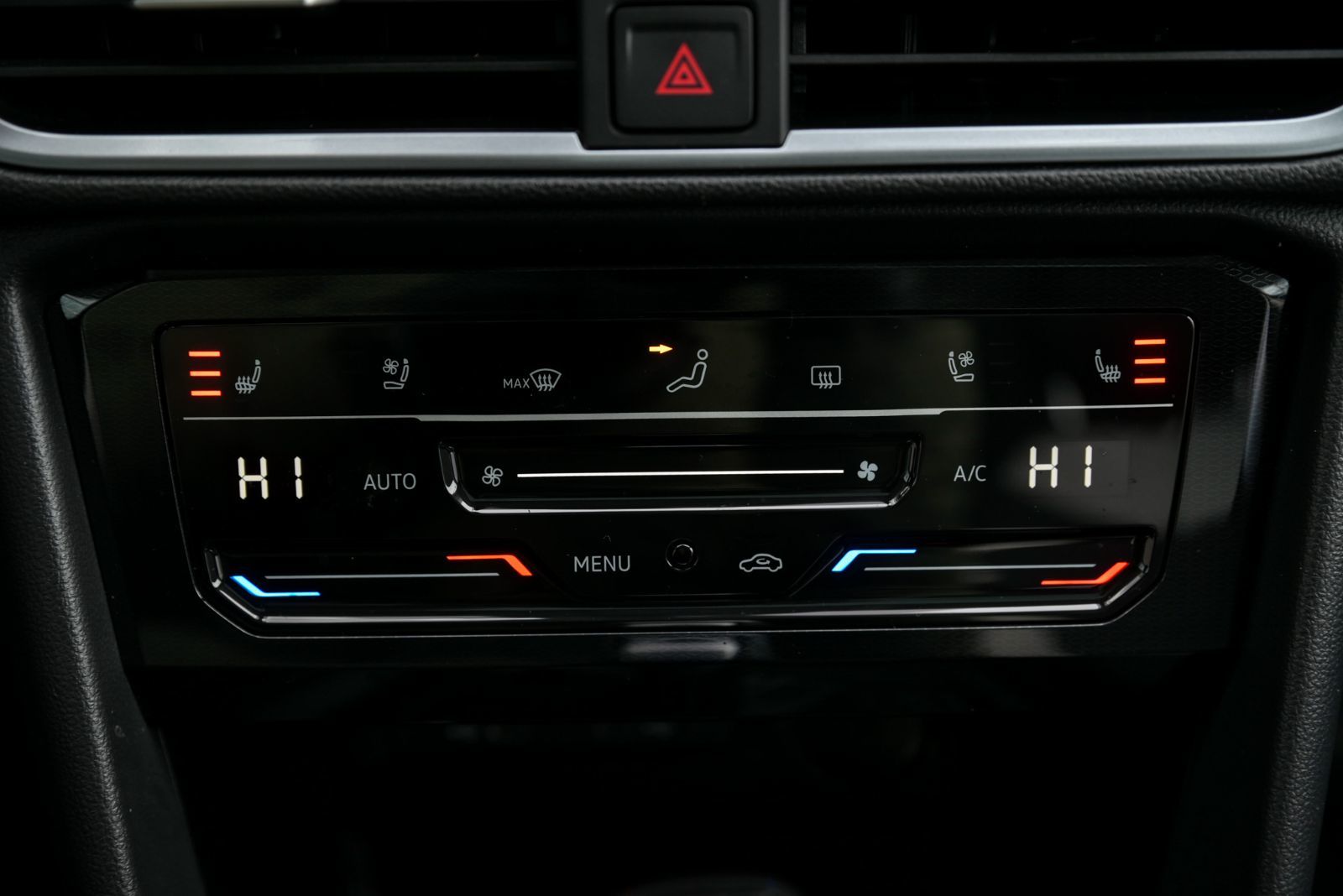 Volkswagen Taos Highline+CUIR+TOIT PANO+APPLE CONNECT 2025 *JAMAIS ACCIDENTÉ*