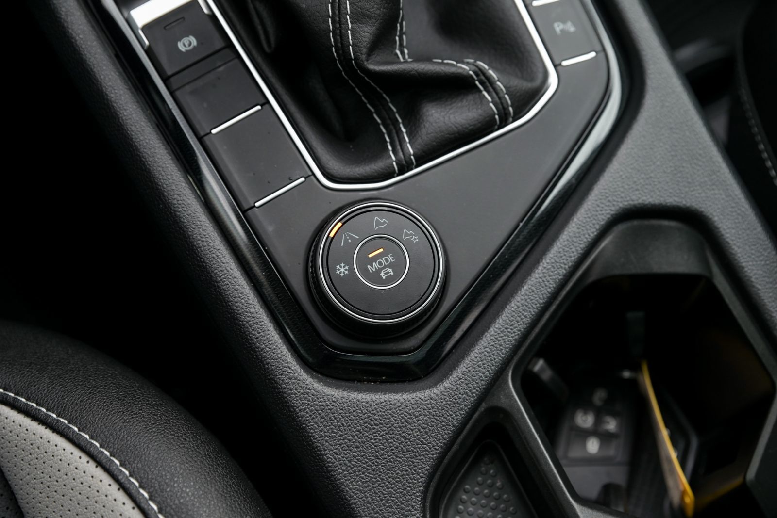 Volkswagen Taos Highline+CUIR+TOIT PANO+APPLE CONNECT 2025 *JAMAIS ACCIDENTÉ*