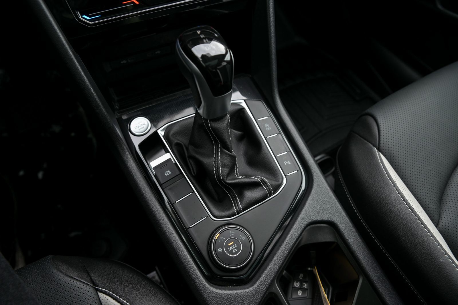 Volkswagen Taos Highline+CUIR+TOIT PANO+APPLE CONNECT 2025 *JAMAIS ACCIDENTÉ*