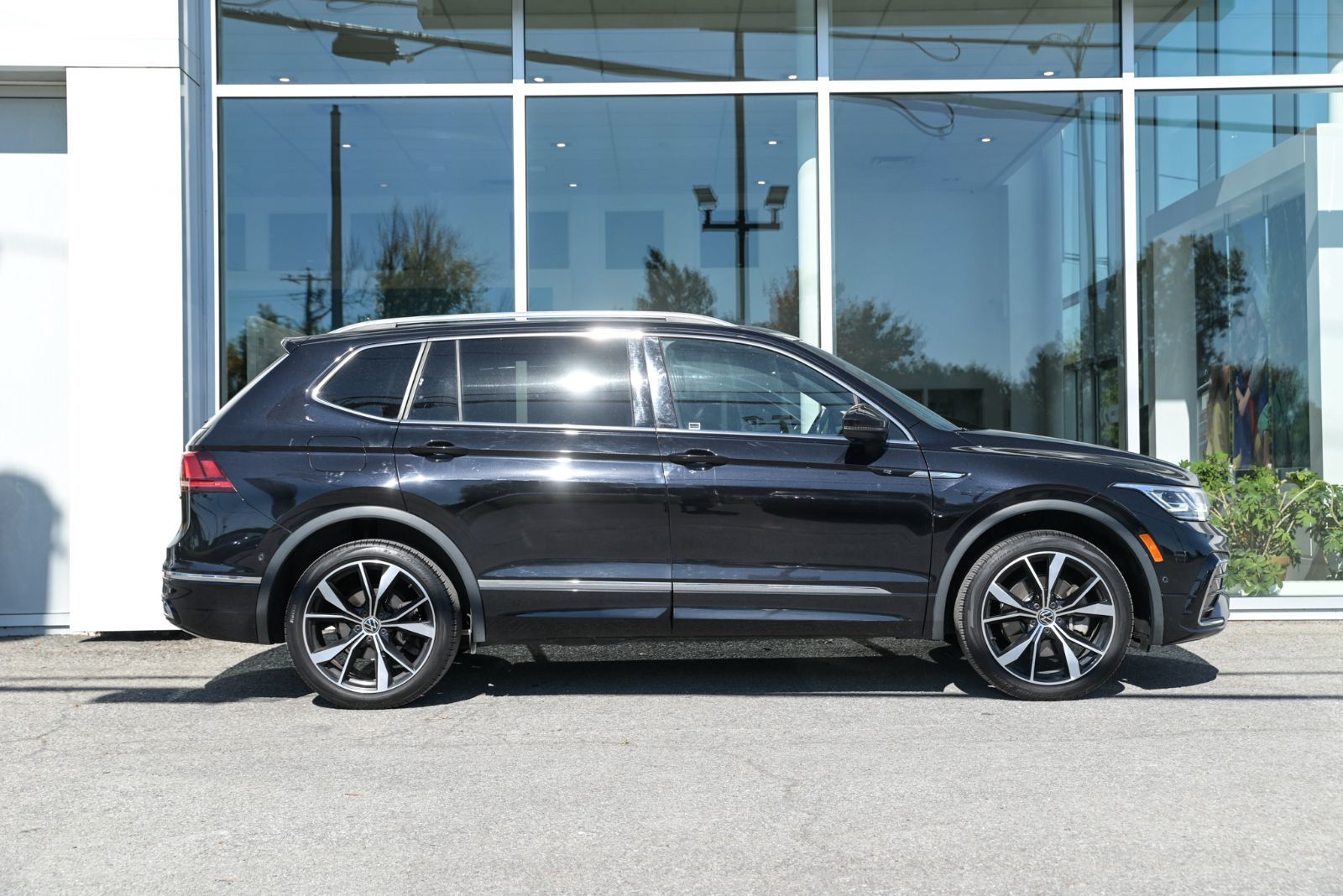 Volkswagen Tiguan Highline R-Line 7 Passager+CUIR+TOIT PANO+C 2022 Aucun Accident! 4MOTION,TOIT PANO, TOUT EQUIPÉ