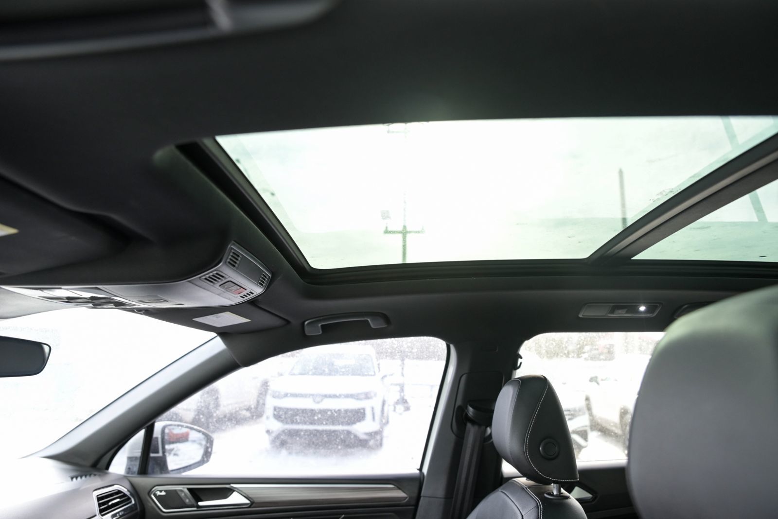 2022 Volkswagen Tiguan Highline R-Line+CUIR+TOIT PANO+APPLE CONNECT *ACCIDENT FREE*