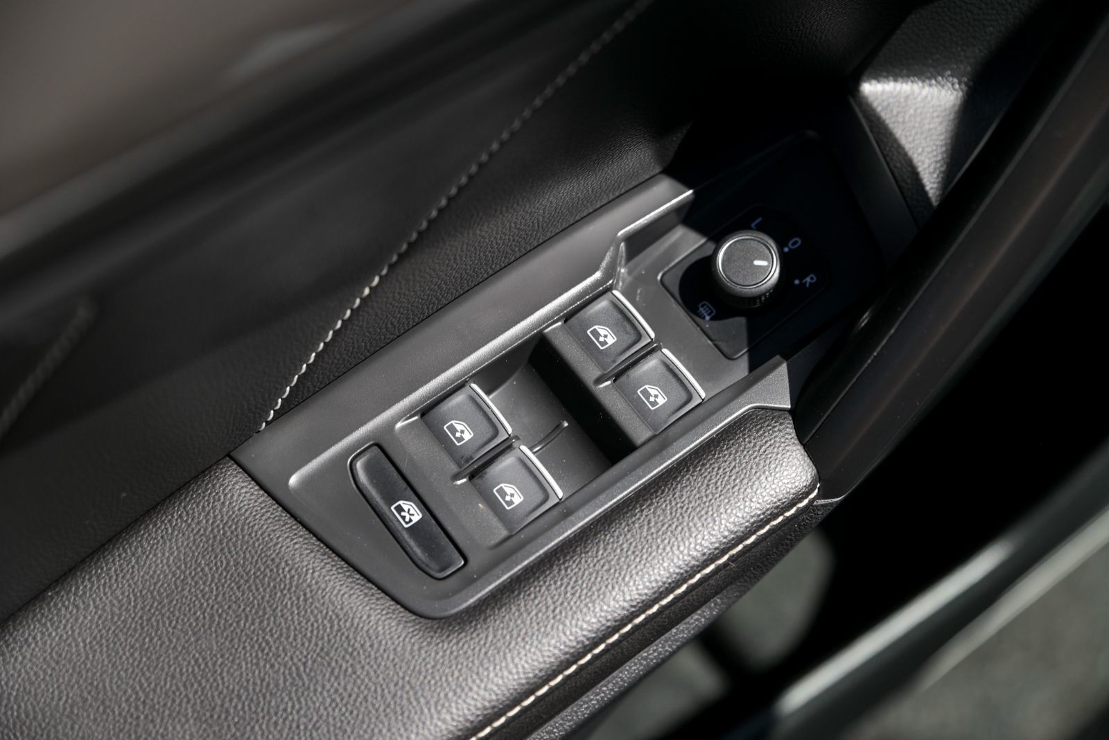 2023 Volkswagen Tiguan Comfortline+TOIT PANO+CUIR+APPLE CONNECT *ACCIDENT FREE*