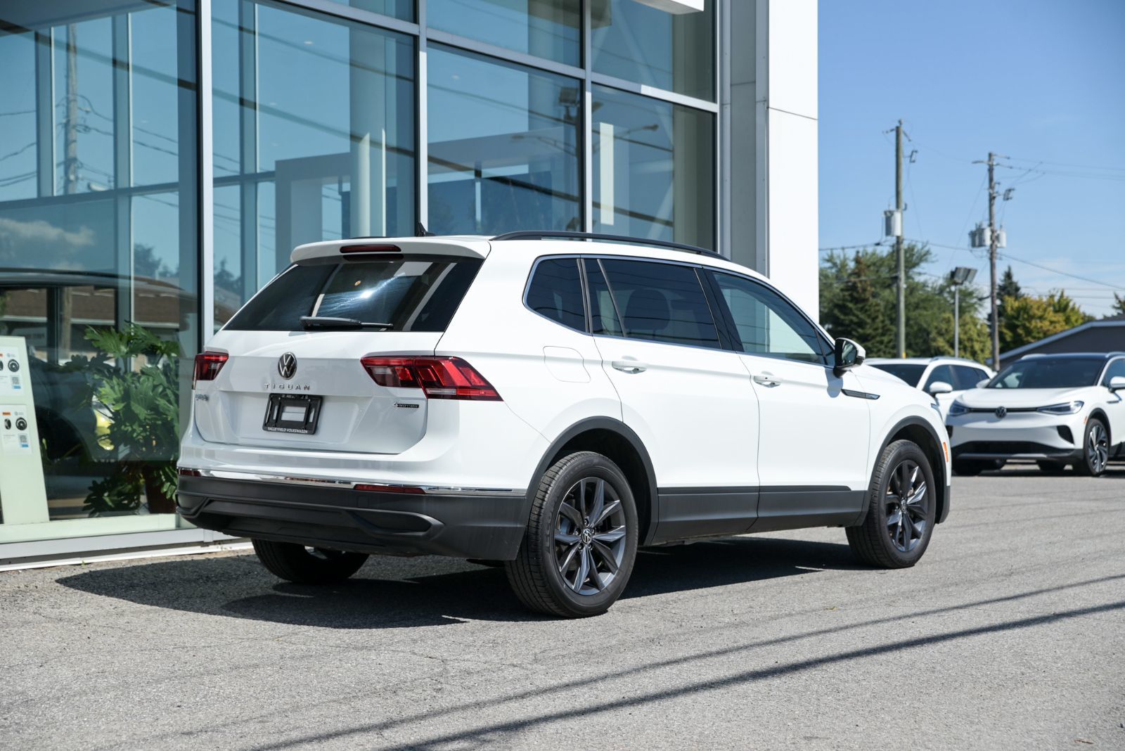 2023 Volkswagen Tiguan Comfortline+TOIT PANO+CUIR+APPLE CONNECT *ACCIDENT FREE*