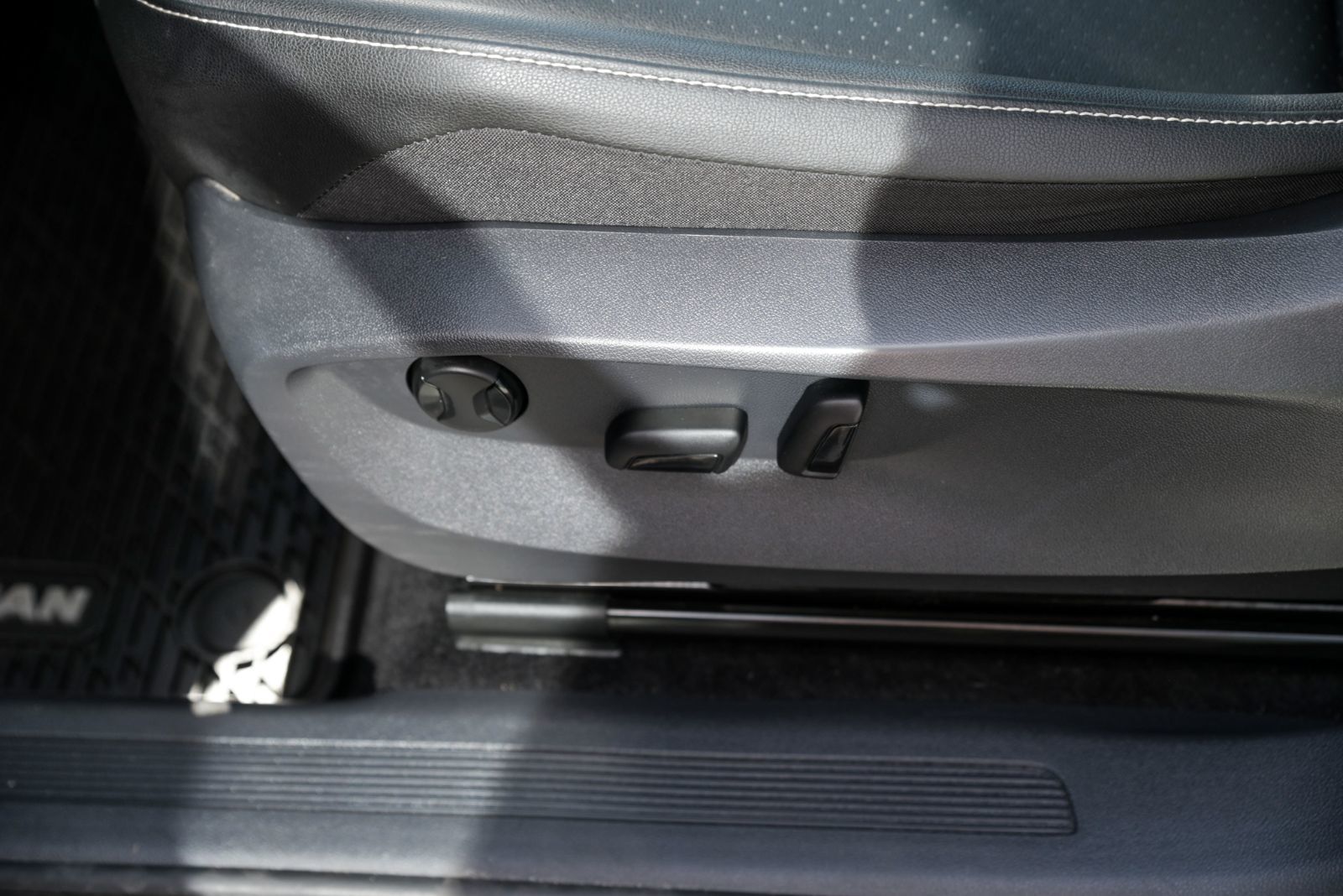 2023 Volkswagen Tiguan Comfortline+TOIT PANO+CUIR+APPLE CONNECT *ACCIDENT FREE*
