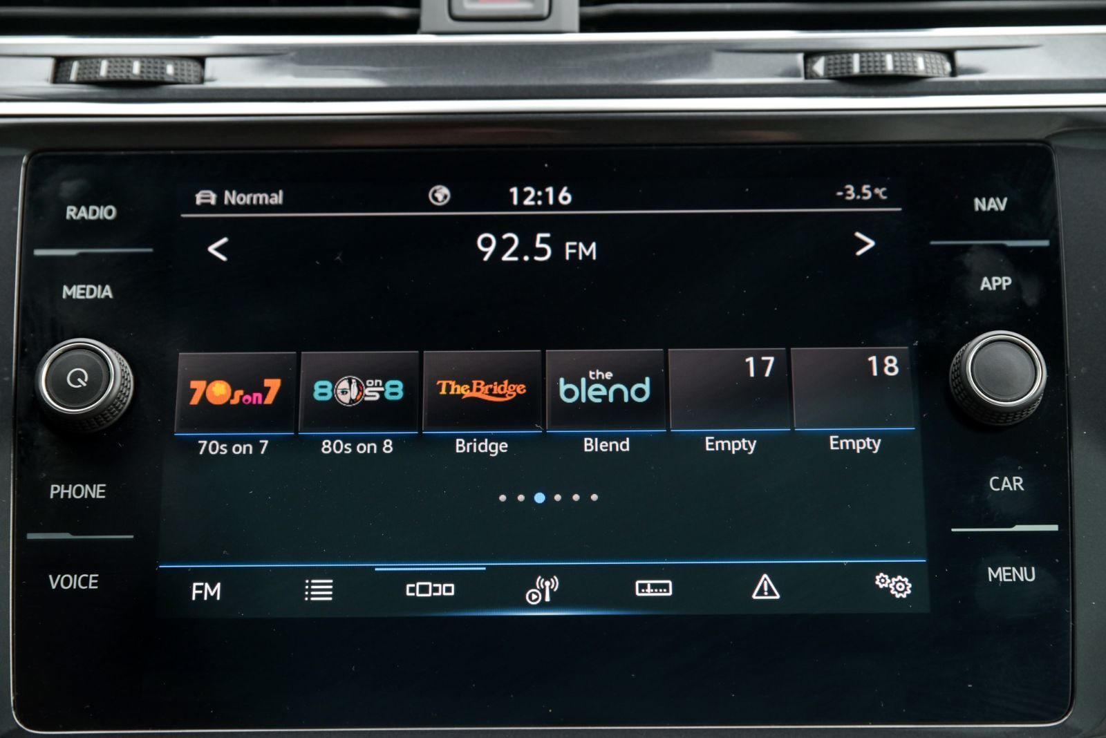 Volkswagen Tiguan Highline R-Line+CUIR+TOIT+APPLE CONNECT 2023 AUCUN ACCIDENT, UN PROPRIO